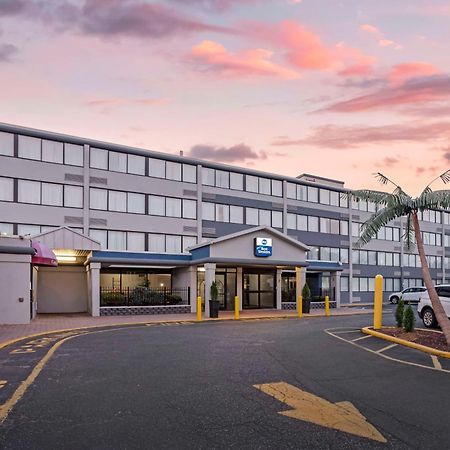 Best Western Rutgers University Hotel Ист-Брунсвик Экстерьер фото