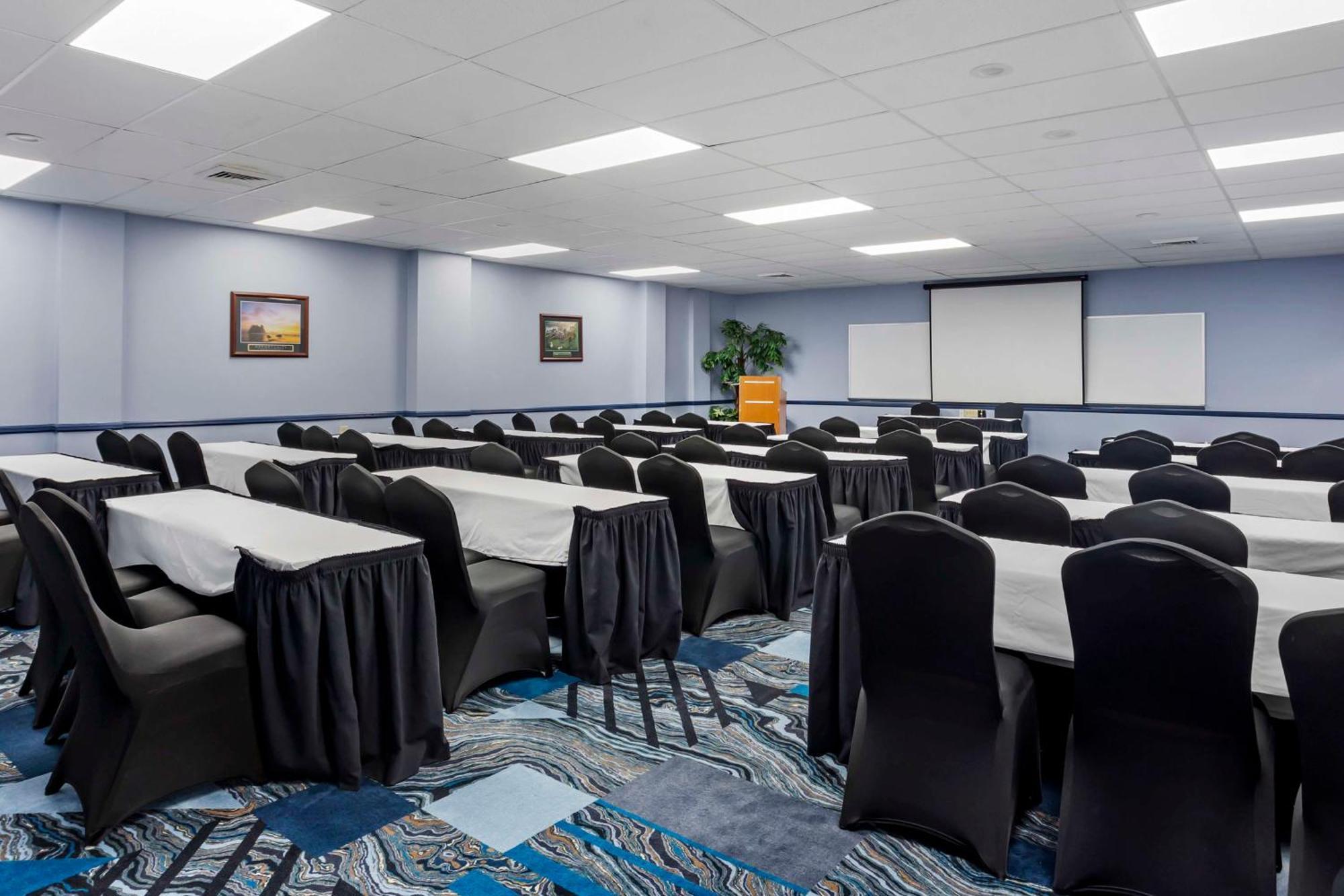 Best Western Rutgers University Hotel Ист-Брунсвик Экстерьер фото