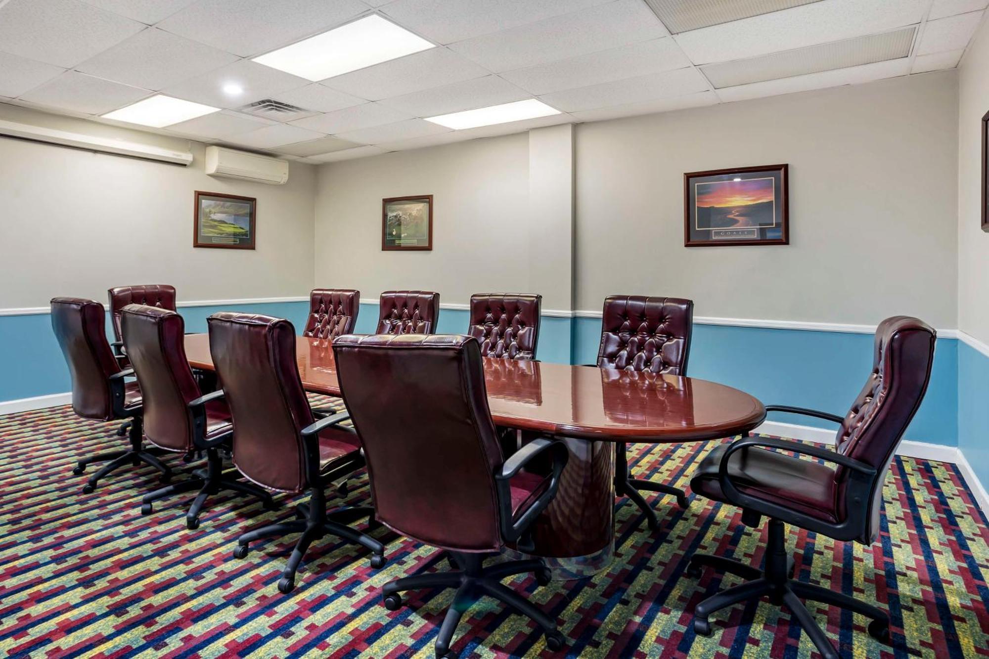 Best Western Rutgers University Hotel Ист-Брунсвик Экстерьер фото