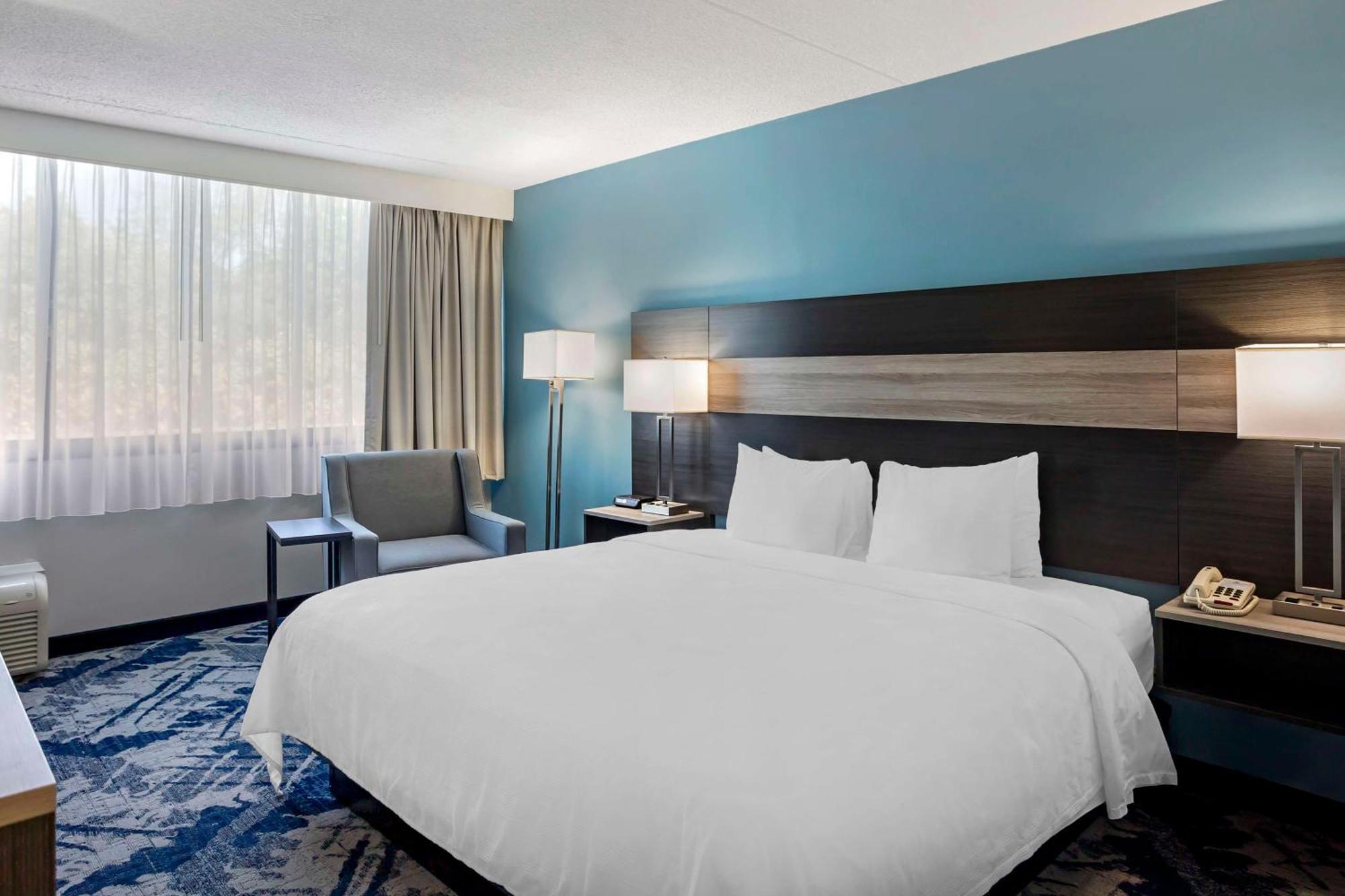 Best Western Rutgers University Hotel Ист-Брунсвик Экстерьер фото