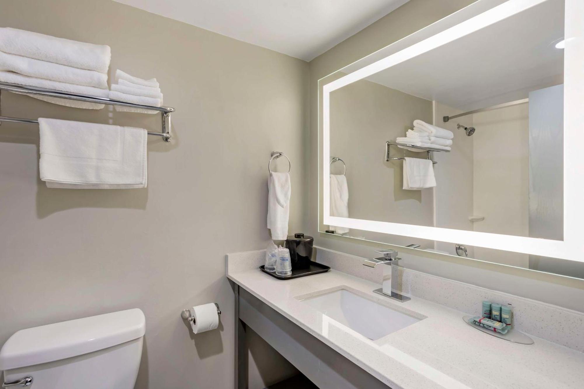 Best Western Rutgers University Hotel Ист-Брунсвик Экстерьер фото