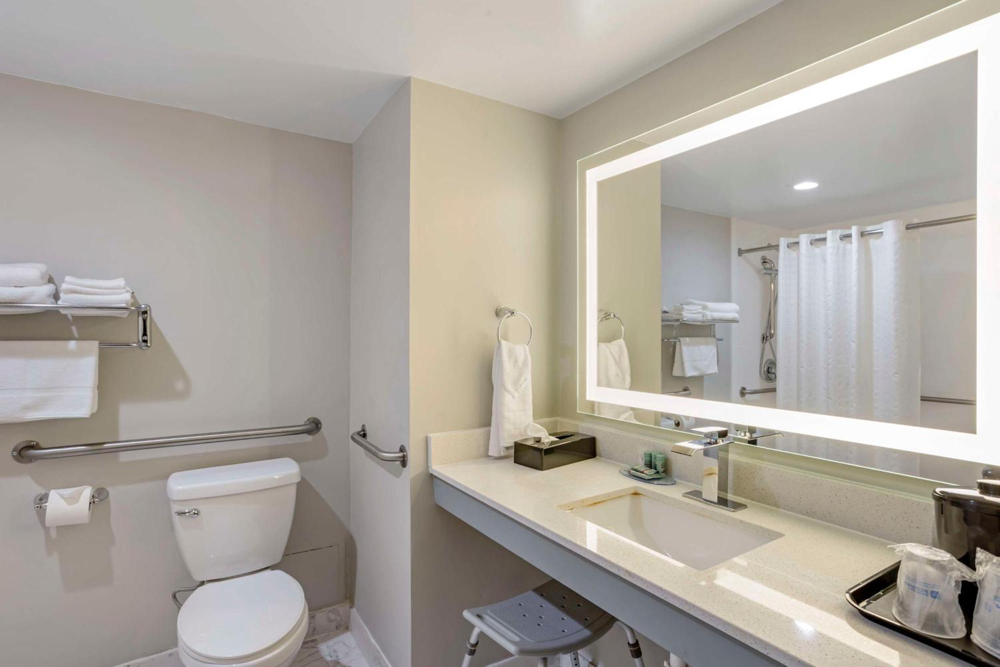 Best Western Rutgers University Hotel Ист-Брунсвик Экстерьер фото