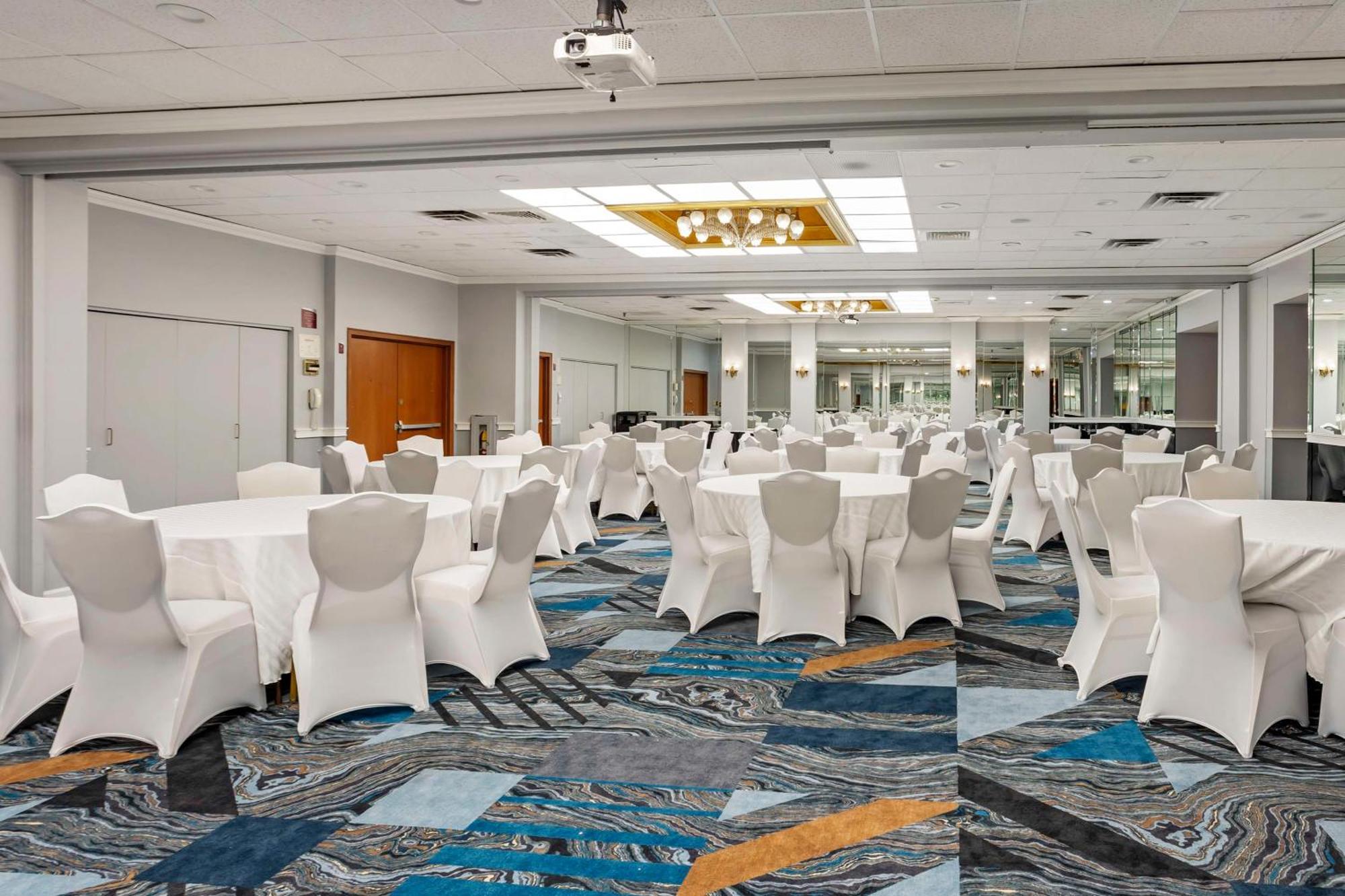 Best Western Rutgers University Hotel Ист-Брунсвик Экстерьер фото